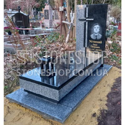 Європейський пам'ятник з портретом і чорною плитою — модель 509
