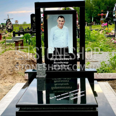 Європейський пам'ятник-рамка з фото на повний зріст — модель 540