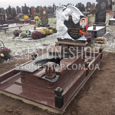 Одинарний пам'ятник з білим ангелом і серцем — модель 047
