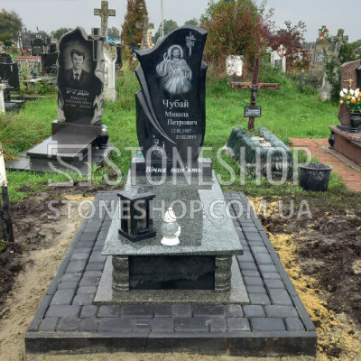 Одинарний пам'ятник з гравюрою Ісуса Милосердного — модель 19