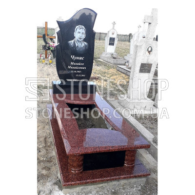 Одинарний пам'ятник з плитою з червоного граніту — модель 20Л