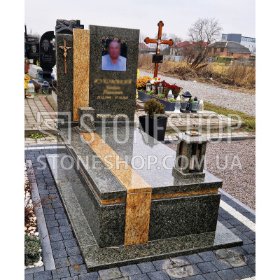 Одинарний пам'ятник із золотистою смугою з граніту — модель А-18