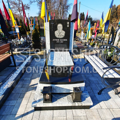 Одинарний пам'ятник захиснику з гравійованим портретом — модель А-41