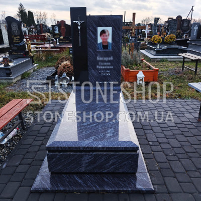 Одинарний пам'ятник з темно-синього граніту з прожилками — модель А-45