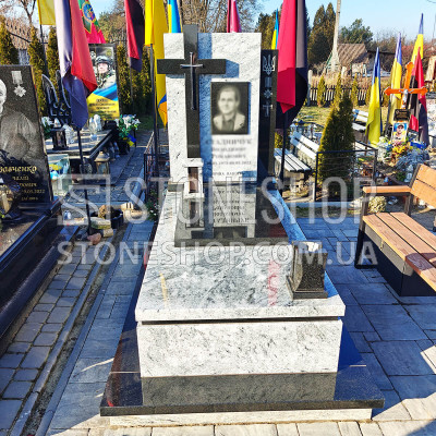Одинарний пам'ятник захиснику з тризубом і хрестом — модель А-61