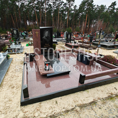 Одинарний пам'ятник з гранітним обрамленням ділянки — модель А-67
