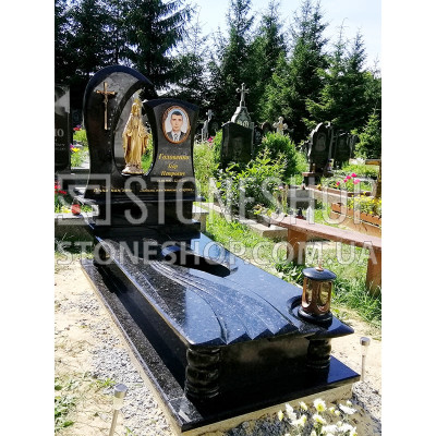 Ексклюзивний пам'ятник з аркою і позолоченою Богородицею — модель 53