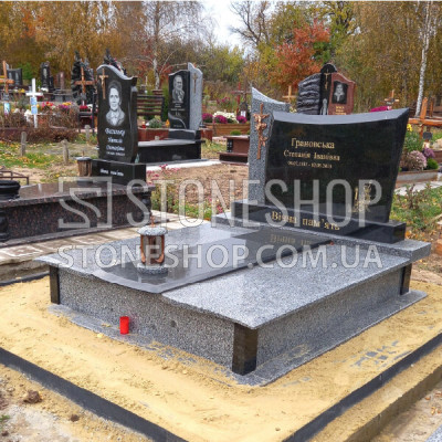 Подвійний пам'ятник з вигнутою стелою без портретів — модель 131