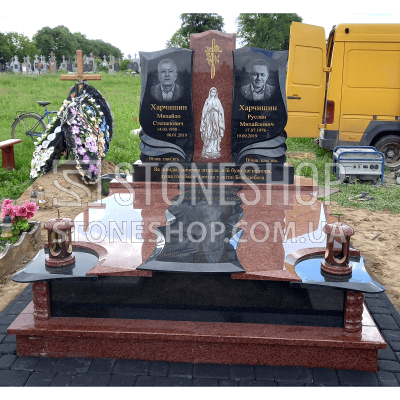 Подвійний пам'ятник із зображенням Богородиці посередині — модель 133