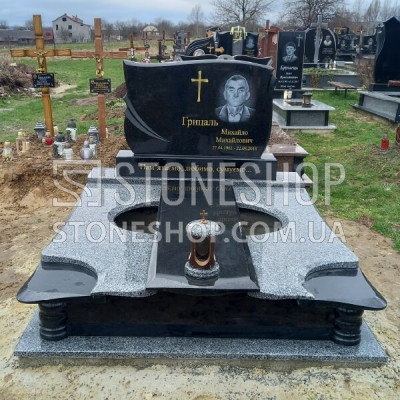 Подвійний пам'ятник з круглим квітником і золотим хрестом — модель 139