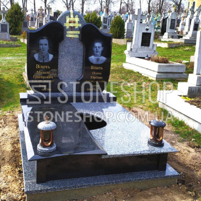 Подвійний пам'ятник з високою сірою колоною між стелами — модель 145