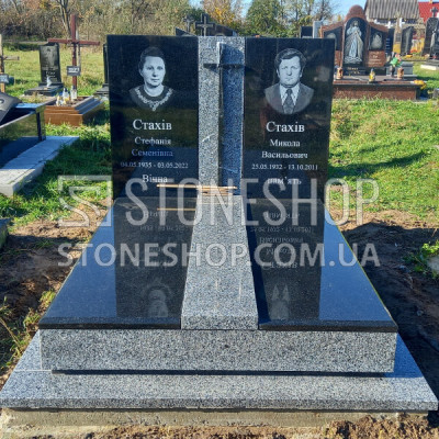 Подвійний пам'ятник з сірою смугою через стелу і плиту — модель 246