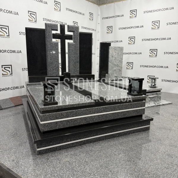 Подвійний пам'ятник з хрестом-прорізом і металевими смугами — модель ДК-10