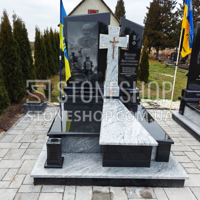Подвійний пам'ятник захисникам зі світлим хрестом — модель Д-209