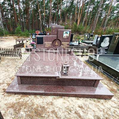 Подвійний пам'ятник з широкою червоною плитою — модель Д-213