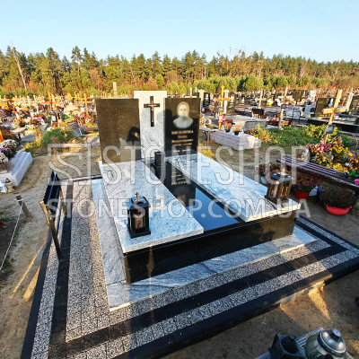 Подвійний пам'ятник з чорною окантовкою ділянки — модель Д-220