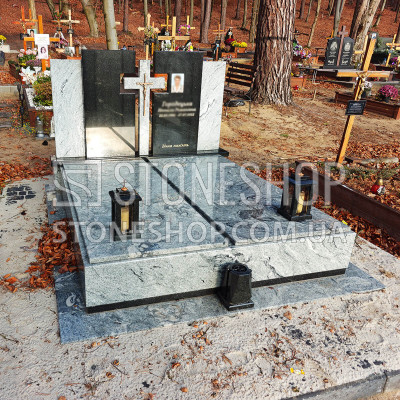 Подвійний пам'ятник зі світлим хрестом на чорній стелі — модель Д-222