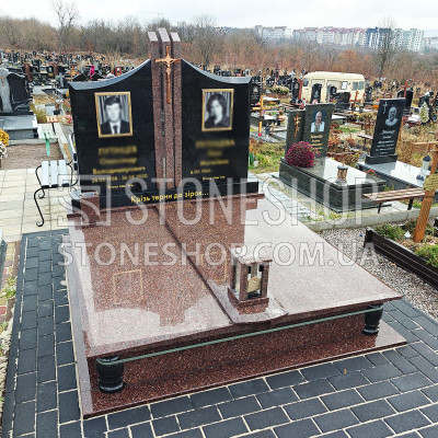 Подвійний пам'ятник з фото в рамках і червоною колоною — модель Д-227