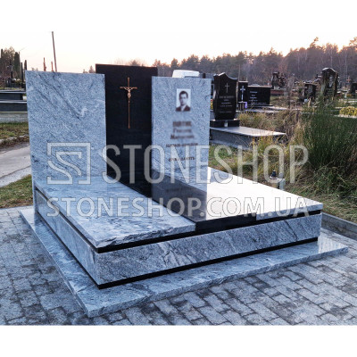 Подвійний пам'ятник із синьо-сірого граніту з чорною вставкою — модель Д-228