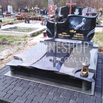 Ексклюзивний подвійний пам'ятник з художньою гравюрою — модель 135