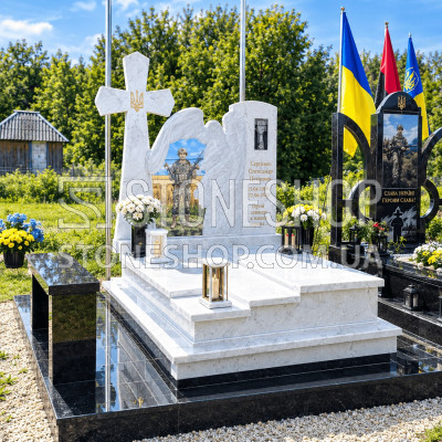 Білий меморіал Герою з хрестом і ангелом — модель Т-14