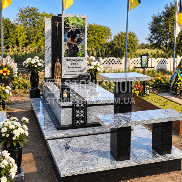 Пам'ятник військовому з лавкою і вишивкою — модель Т-16