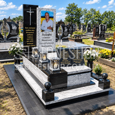Пам'ятник військовому з епітафією і розп'яттям — модель Т-20
