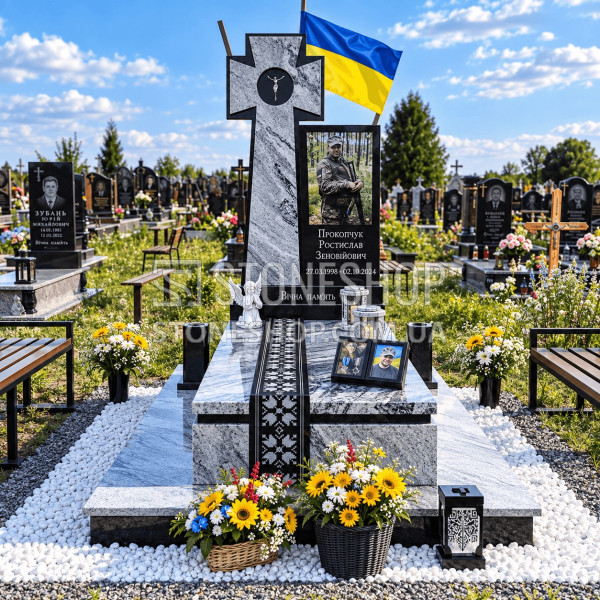 Пам'ятник воїну з хрестом і вишиванкою — модель Т-29