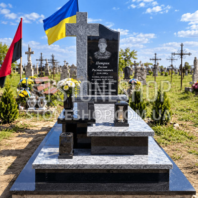 Пам'ятник військовому з хрестом, чорний і сірий граніт — модель Т-35