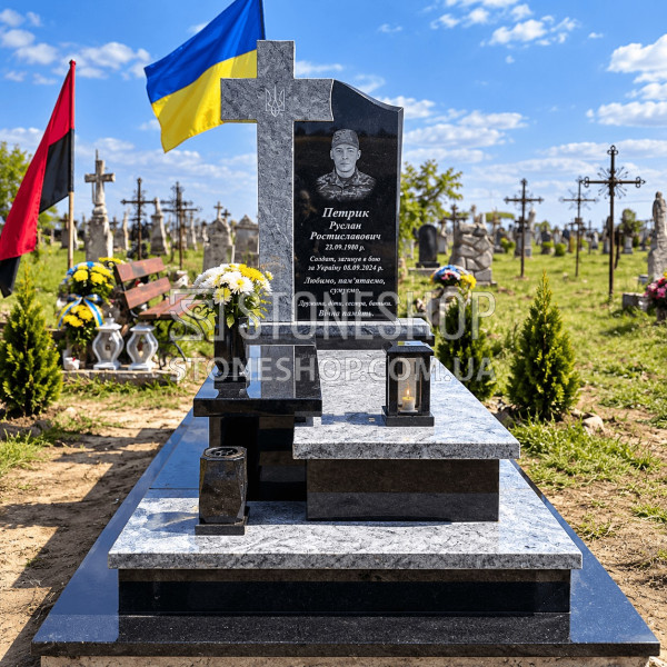 Пам'ятник військовому з хрестом, чорний і сірий граніт — модель Т-35