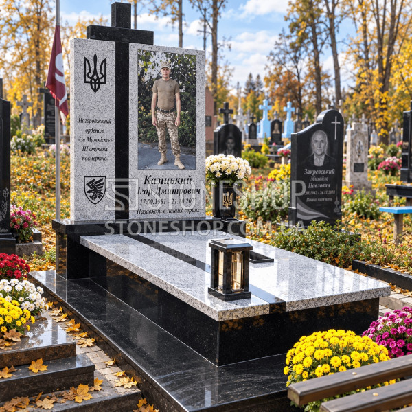 Пам'ятник військовому з хрестом-стелою і емблемою — модель Т-8