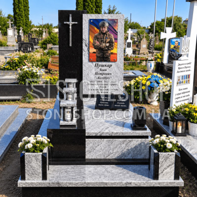 Пам'ятник військовому з розп'яттям, сірий граніт — модель Т-9