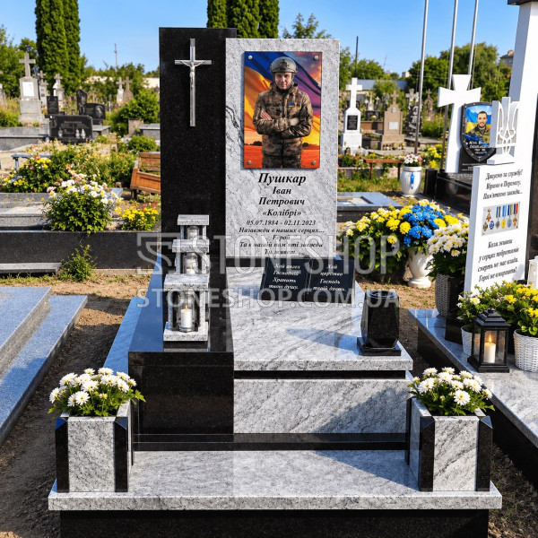 Пам'ятник військовому з розп'яттям, сірий граніт — модель Т-9