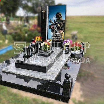Пам'ятник військовому з кольоровим портретом — модель 905