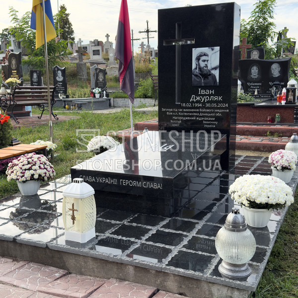 Пам'ятник Герою ЗСУ «Слава Україні», чорний граніт — модель ВК-1