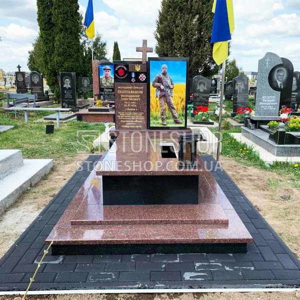 Пам'ятник військовому з червоного граніту — модель ВК-21